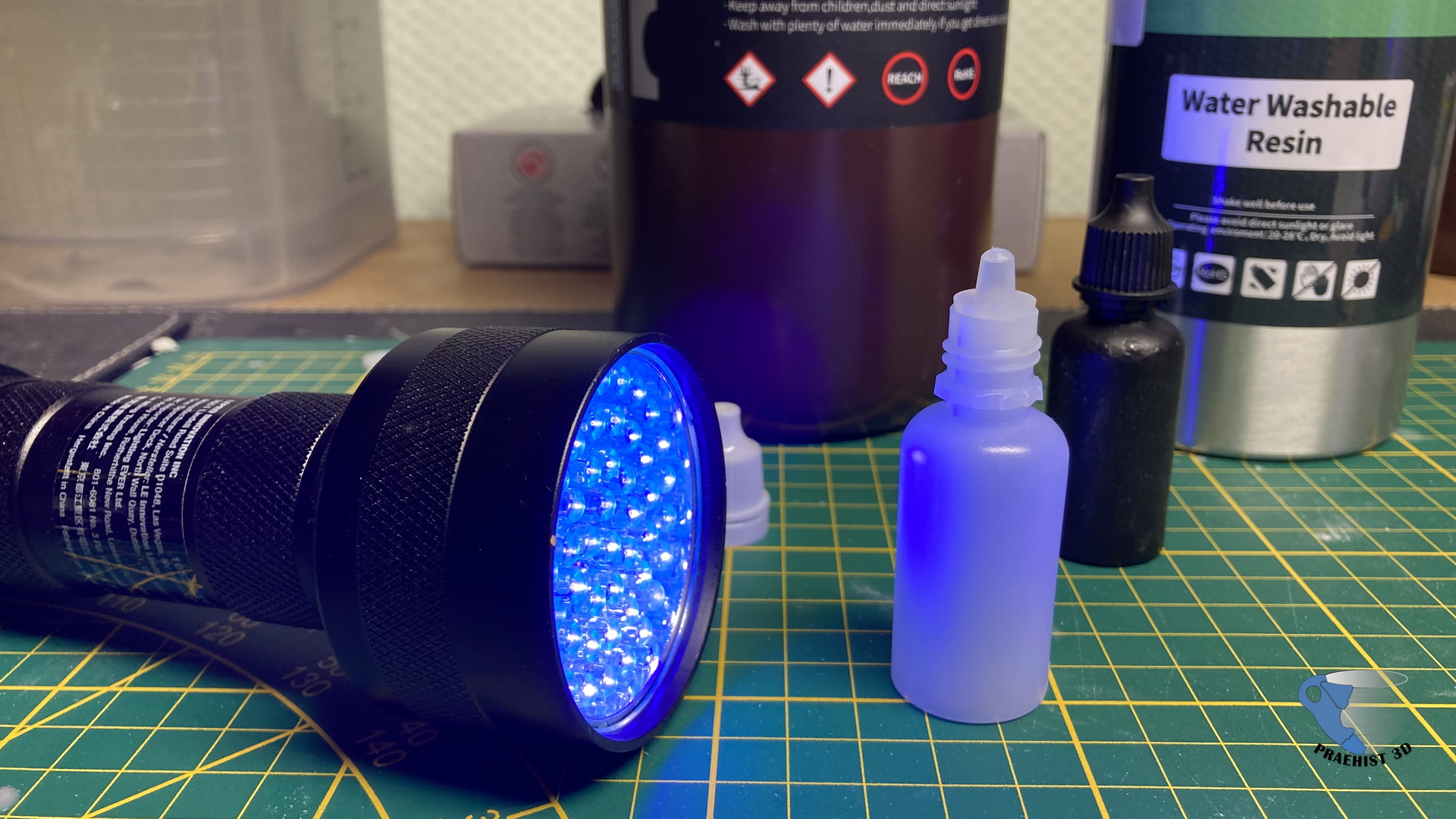 Die von mir verwendeten Resine, Dropper Bottles und UV Lampe. Bereit für das nächste Großprojekt.